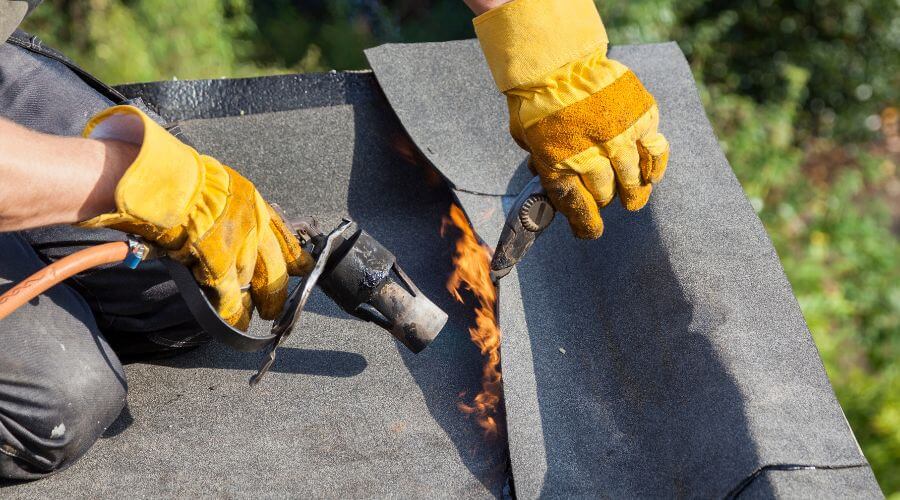 Professional gutter cleaning in Delhi, CA